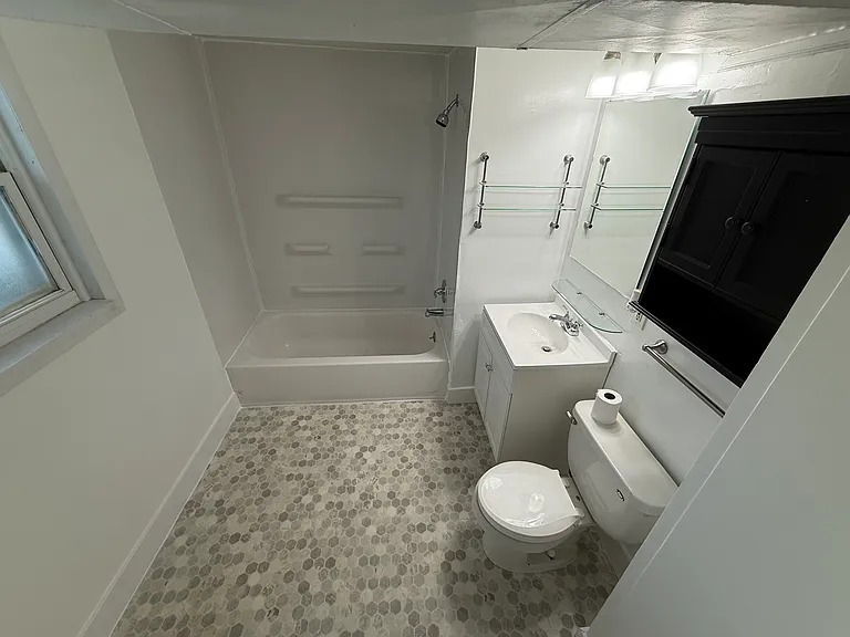 2680 Mott Ave — Photo 20