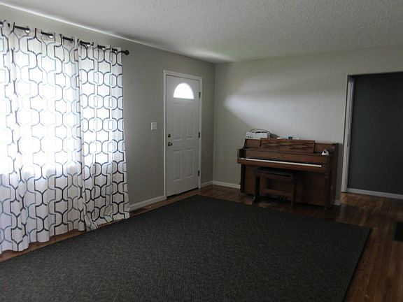 5th image of 3824 Parsons Ave
