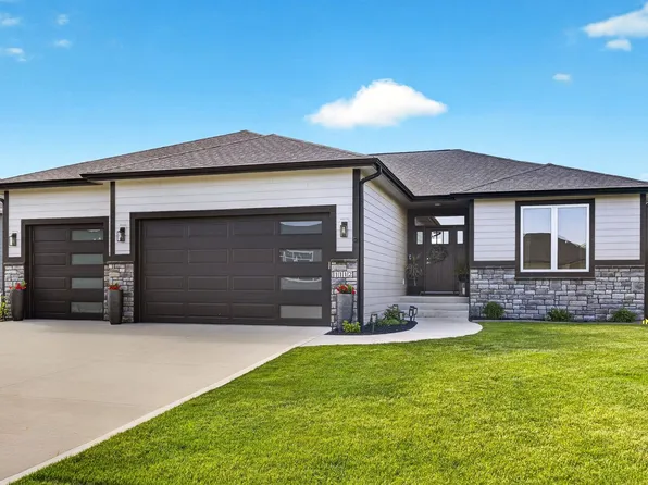 1112 NE 22nd St, Grimes, IA 50111
