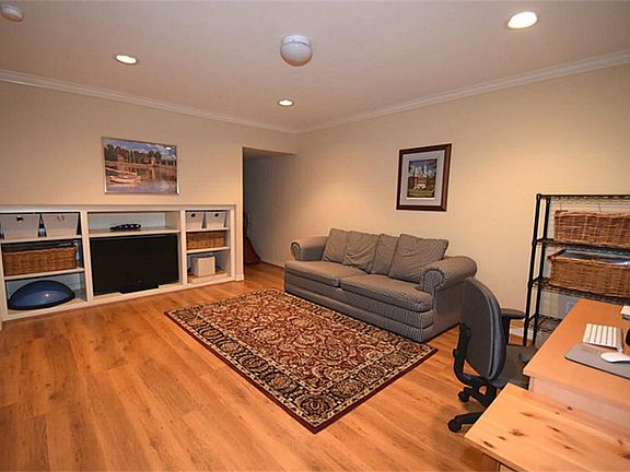 5th image of 2943 Sackett St