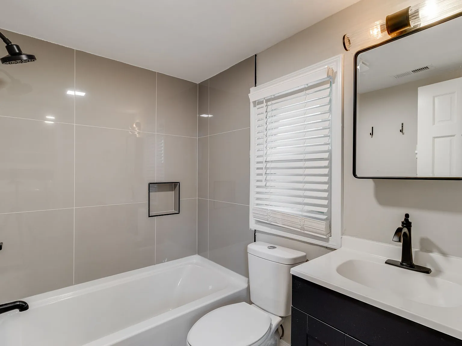 2 bed, $2,200 — Photo 4
