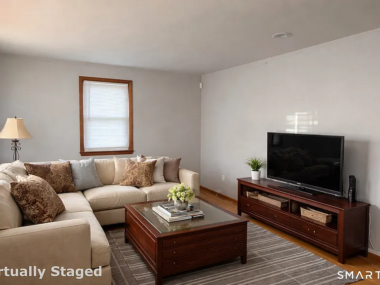 46 Myron Ave — Photo 2