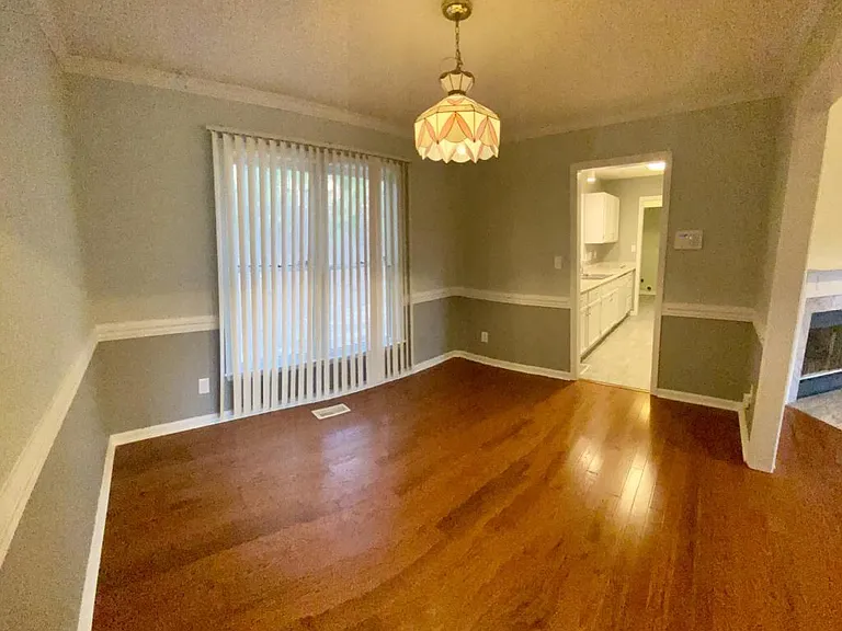 5051 Waterford Dr — Photo 3