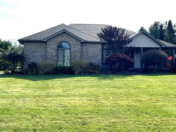 611 Chestnut Ln, Youngstown, OH 44512