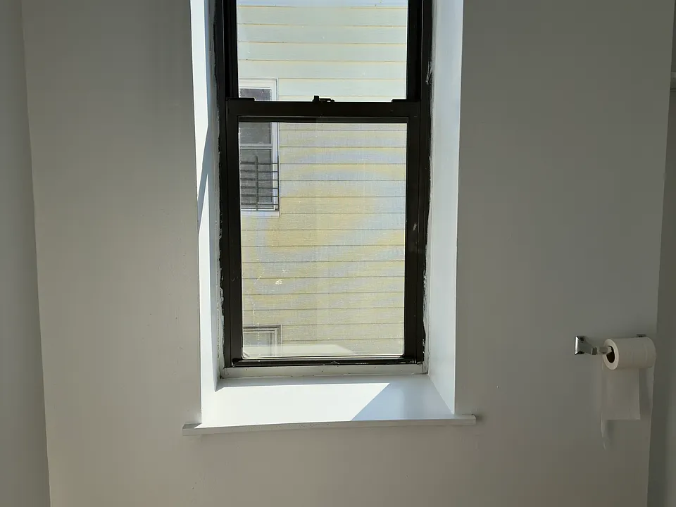 104 E La Jolla Dr