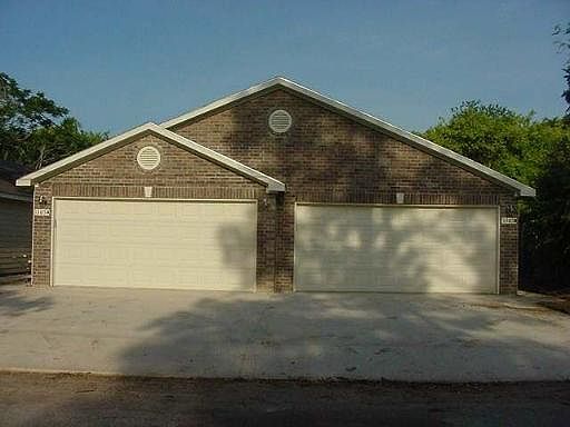 1st image of 1305 LIVE OAK