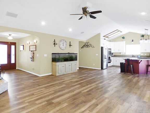 4th image of 45 Keegan Ct