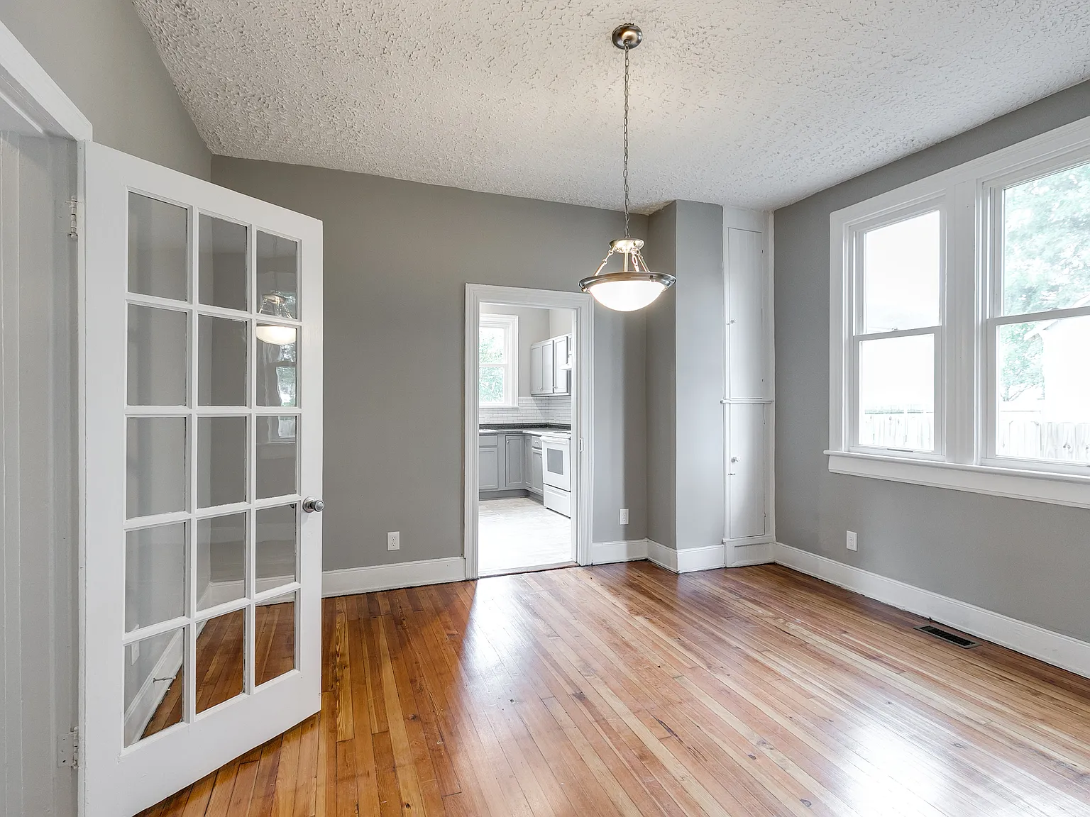 4 bed, 2054 sqft, $2,364 — Photo 3