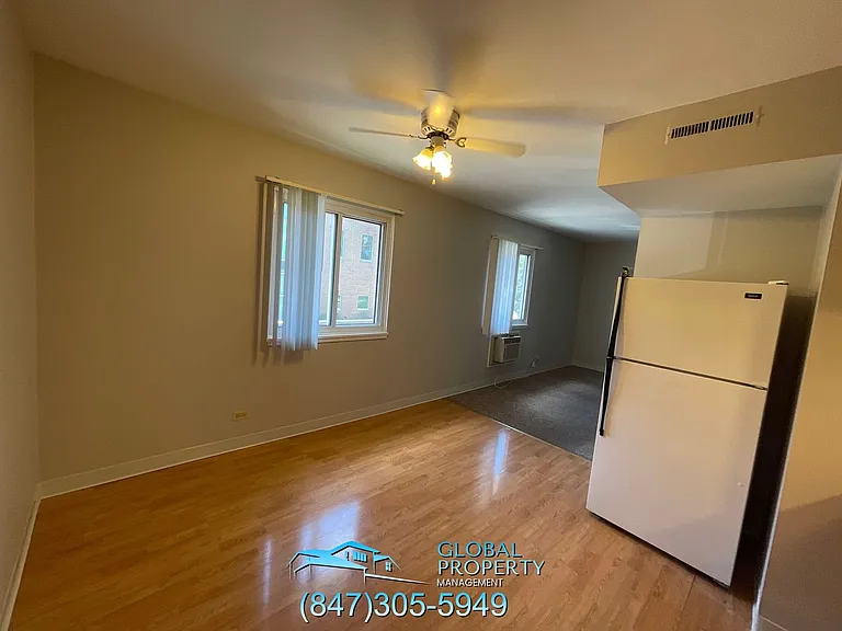 267 E Grand Ave — Photo 16