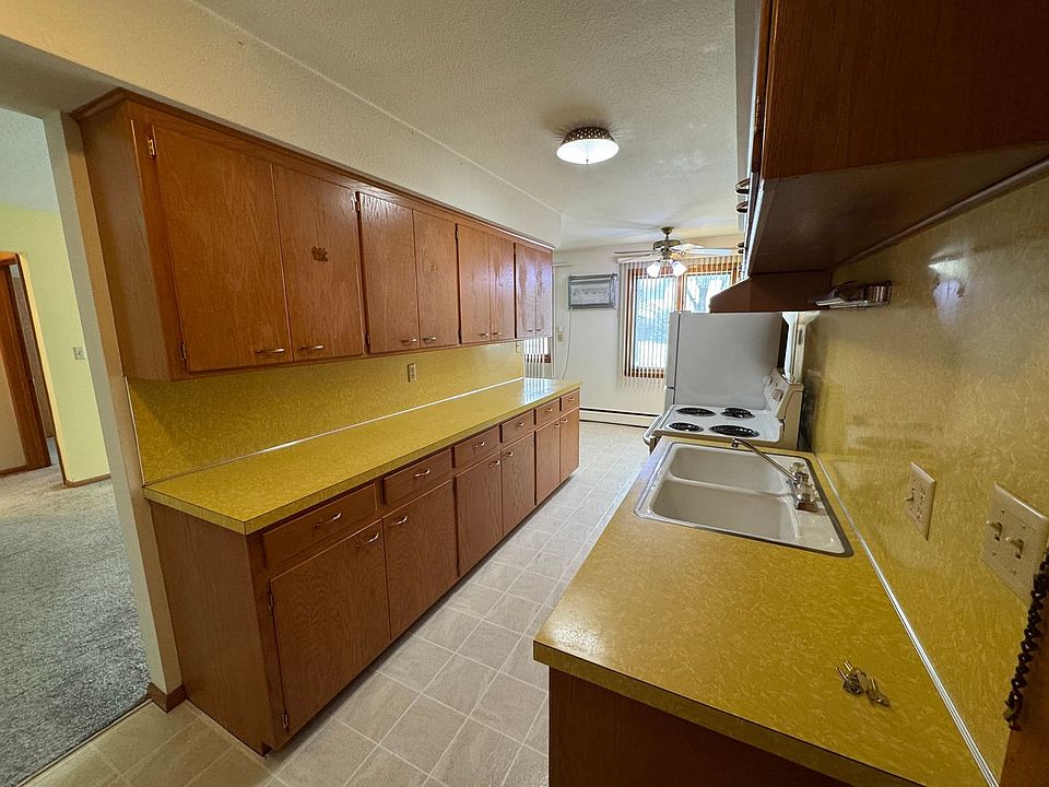 1st image of 996 Van Buren Ave #7