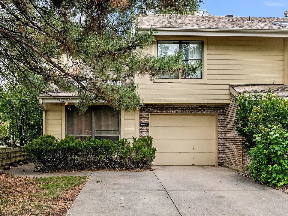 1090 Sundering Dr