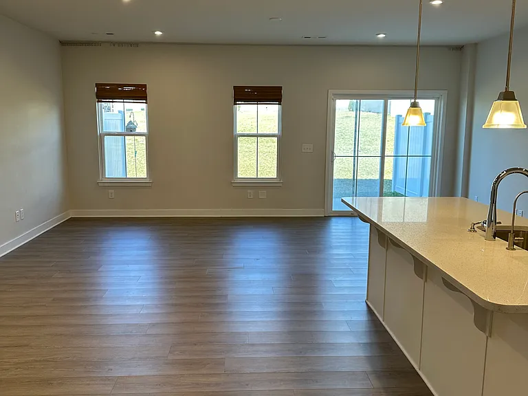 221 Pryor Dr — Photo 5