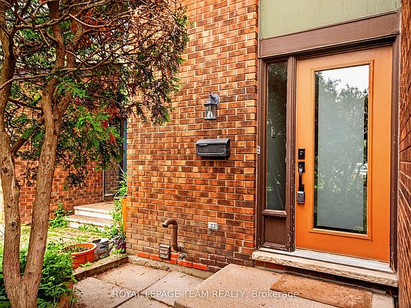 2nd image of 18 Chisholm Ct #9