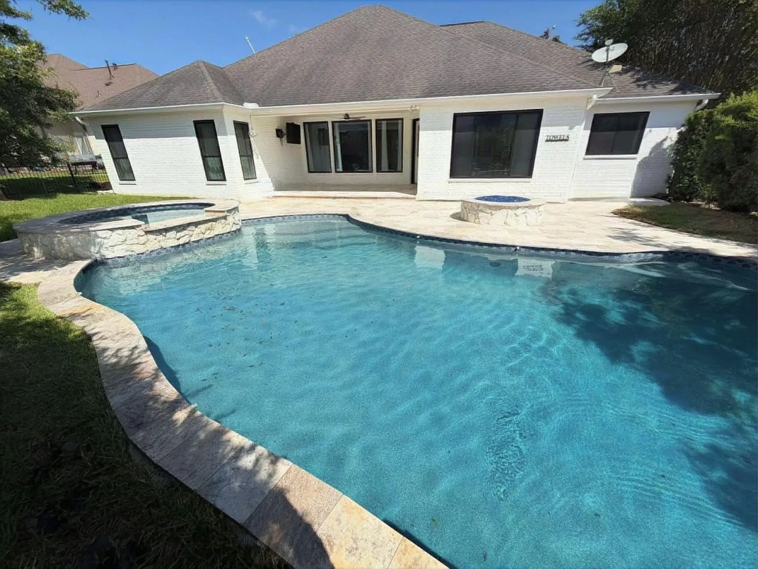 3 bed, 3.0 bath, 2694 sqft, $4,000 — Photo 1
