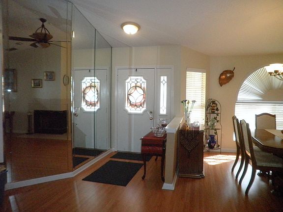 Walk-in Foyer