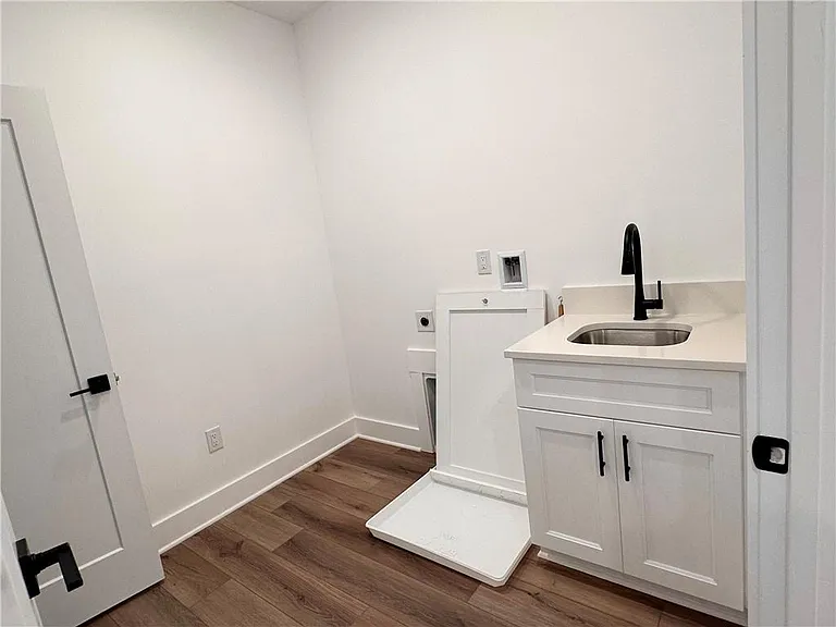 6312 Woodstock Rd — Photo 32
