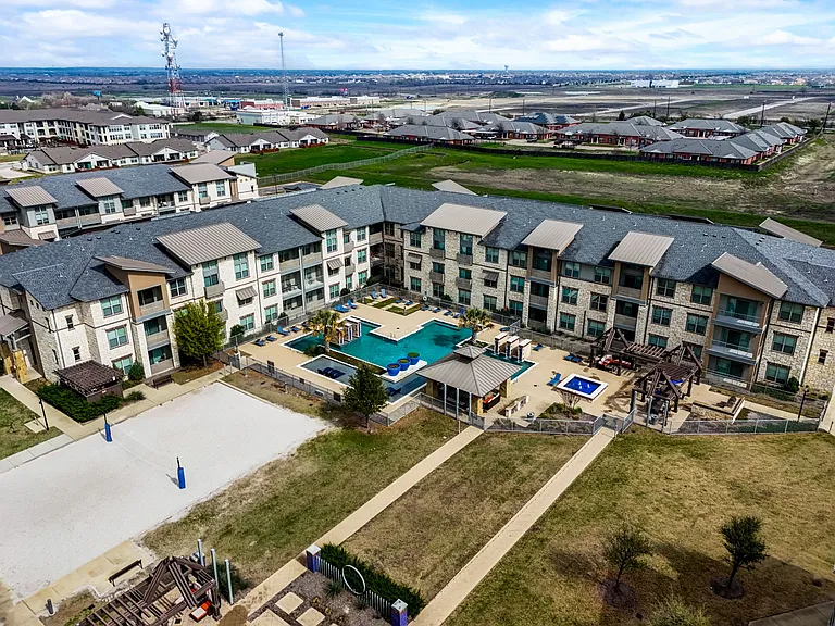 Gateway Oaks Apartments — Photo 27
