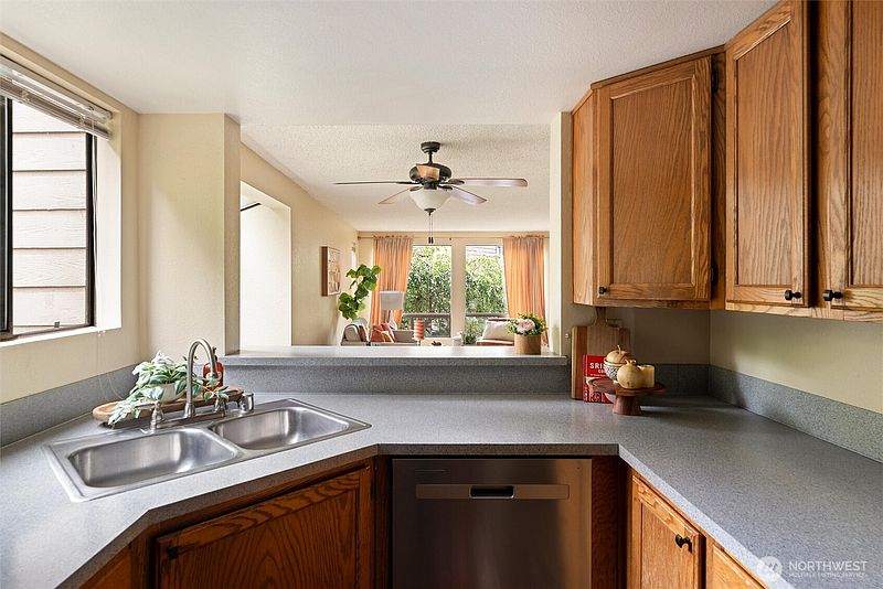 4th image of 15123 Sunwood Boulevard #GG21