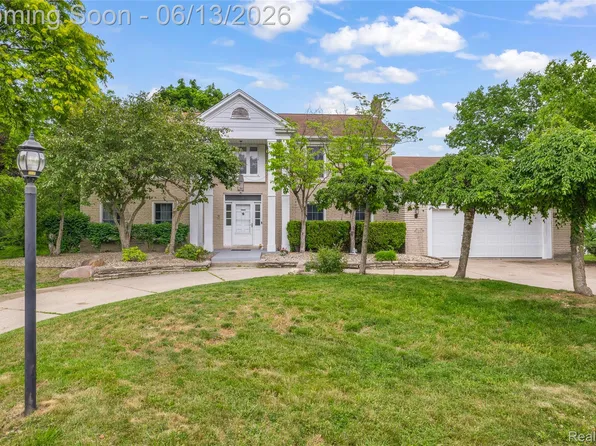 34134 Old Timber Ct, Farmington Hills, MI 48331