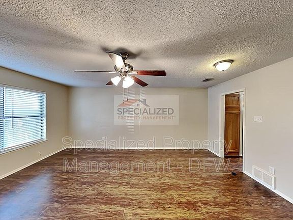 2nd image of 932 Southmoor Dr