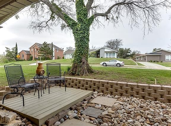 3rd image of 4008 Village Green Dr