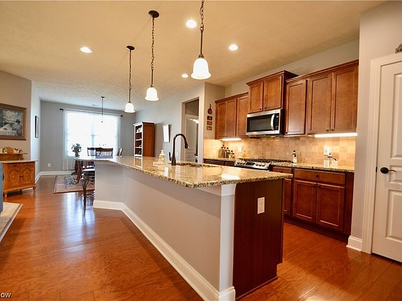 4th image of 9264 Montgomery Dr