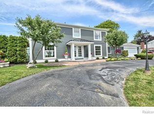 3856 Sleeth Rd, Commerce Township, MI 48382