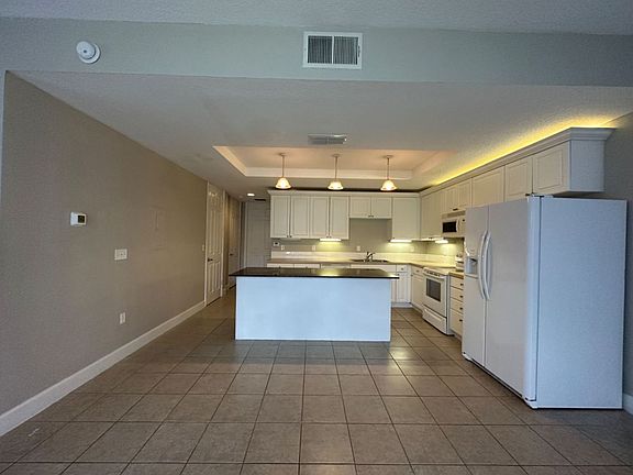 3rd image of 2057 Green Oak Ct