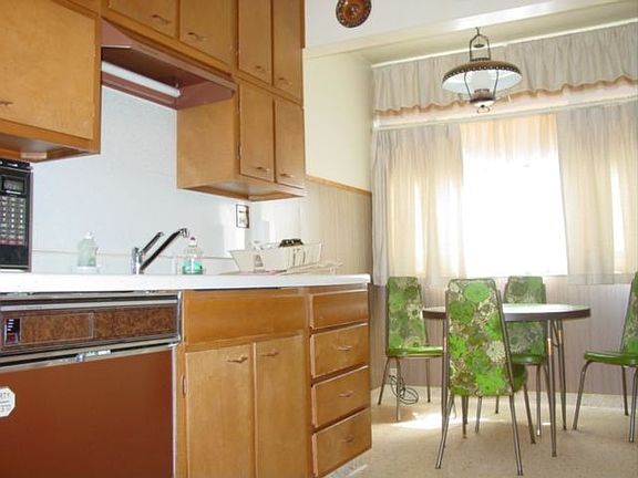 Eat-in Kitchen