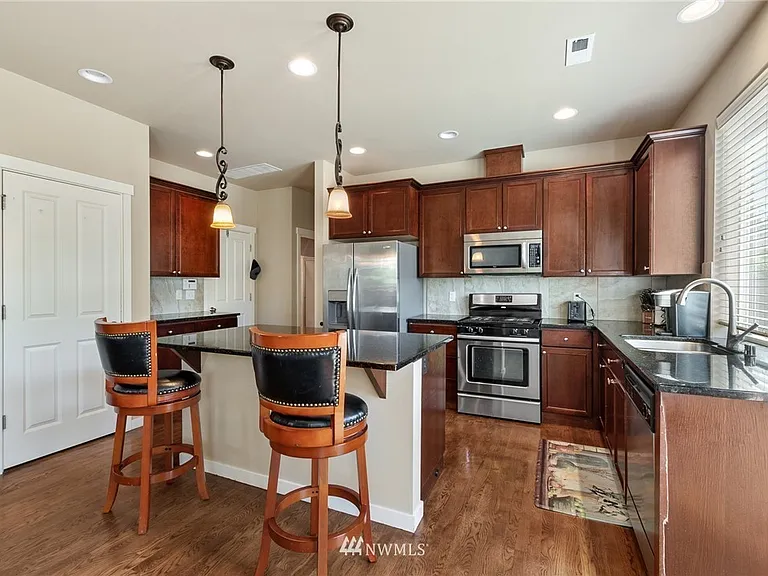 4803 NE 3rd Pl — Photo 8