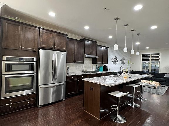 Center Kitchen