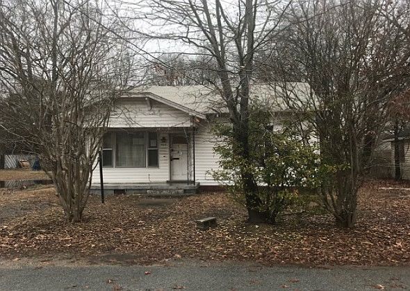 1st image of 905 E 7th Ave