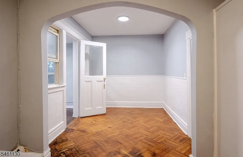 4 bed, 1.0 bath, $2,500 — Photo 2