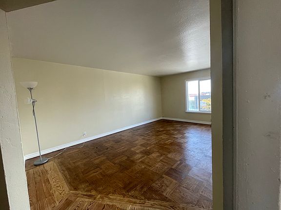 2nd image of 125 Prague St