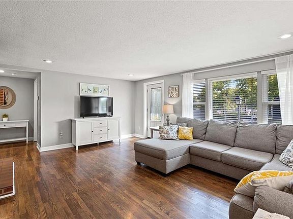 4th image of 8616 Hayes St