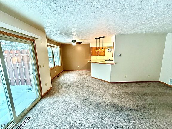 3rd image of 5655 Gateway Ln