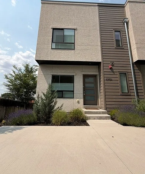 Entry - End Unit