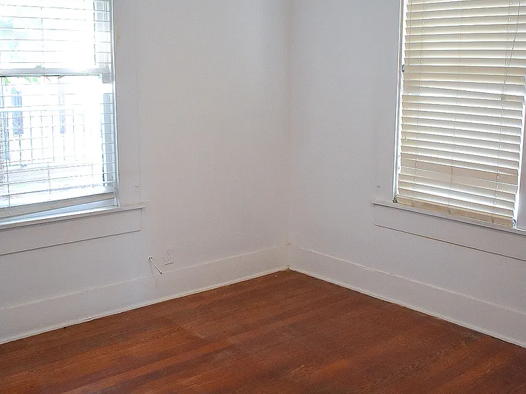 2246 E Houston St — Photo 43