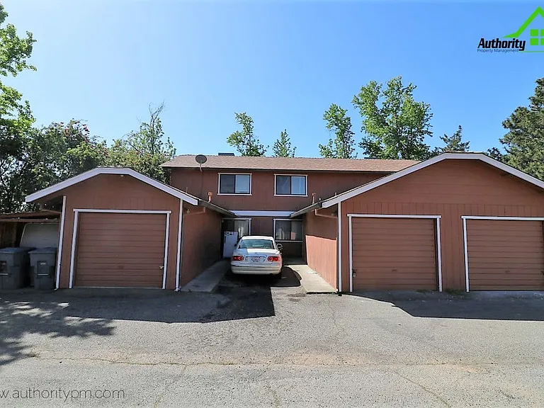 2750 Shasta View Dr #2 — Photo 2
