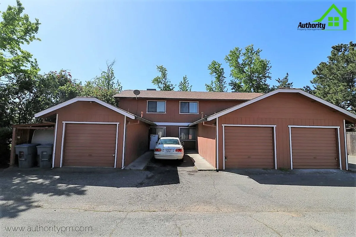 Building Photo - 2750 Shasta View Dr #2