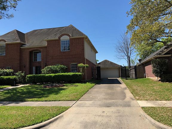 02. Gated driveway, added security. Enjoy beautiful backyard with your family behind the gate. Plus plenty driveway space so your guests don_t have to leave their cars on the street.