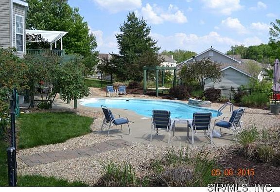 5th image of 501 Glen Oak Dr
