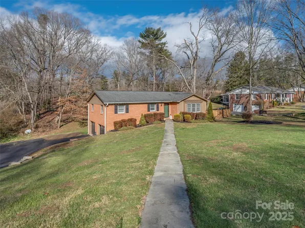 2113 Glenheath Dr, Hendersonville, NC 28791