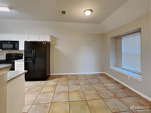 5th image of 104 Commonwealth Cir