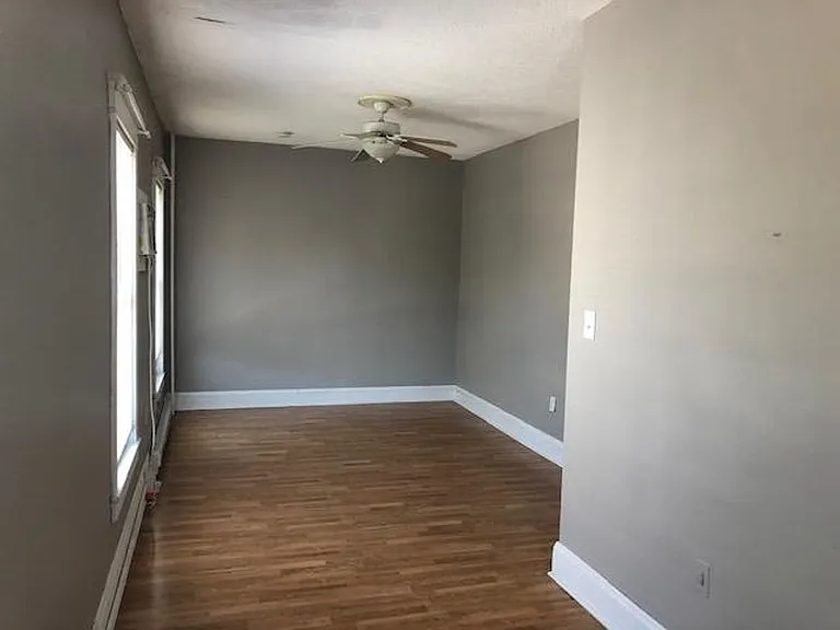 625 E Burlington St — Photo 9