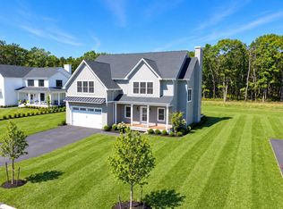 11 N Colonels Path, Manorville, NY 11949