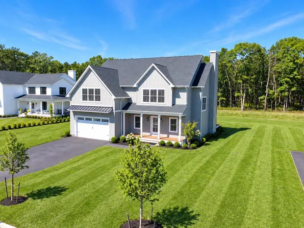11 N/C Colonels Path, Manorville, NY 11949