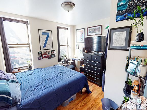 2nd image of 1640 2nd Ave #10
