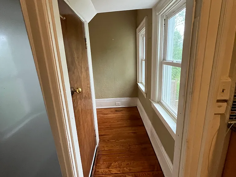 166 S French Broad Ave — Photo 6