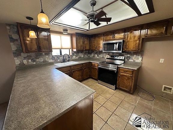 2nd image of 617 W 37th Pl